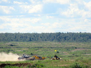 Pasando el tanque roto.