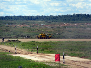 En el tiro de flanco, el primer teniente Cardozo largo tiempo no pudo girar la torre para dirigir el cañón.
