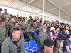 Espectadores de la estafeta de tanques.