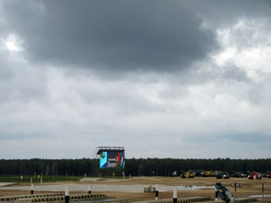 Antes del inicio del Biatlón de Tanques. Vista desde la tribuna B.