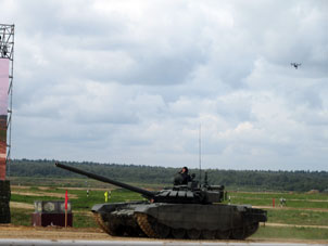 Tanbién fue el biatlón fenemino en los tanques T-80. Exclusivamente demostrativo.