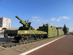 Tren blindado Nº 13 fue hecho por los trabajadores de ferrocarril de Tula en septiembre de 1941 y ya en el octubre del mismo año el tran comenzó a participar en la Segunda Guerra Mundial.