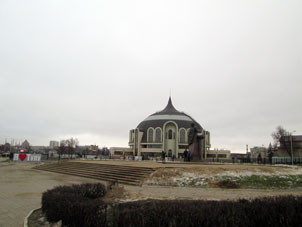 El recinto nuevo del Museo de Armamento está hecho en forma de casco antiguo ruso.