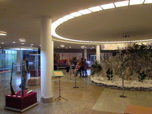 Sala dedicada a caza y escobetas de cazadores.