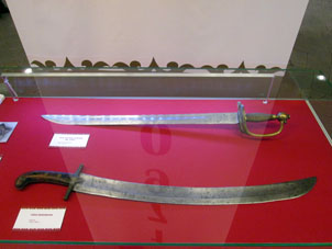 Machete y sable.