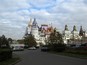 Vista al Kremlin de Vernisazh desde el complejo hotelero "Izmáylovo".