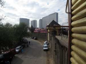 Vista al hotel Izmáyovo desde muralla kremlina.