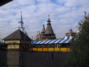 Muralla de madera del Kremlin de Vernisazh.