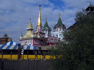 Muralla de madera del Kremlin de Vernisazh.