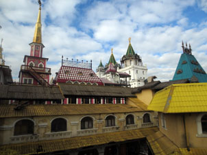 Tejados de los palacios y torres del Kremlin de Vernisazh.