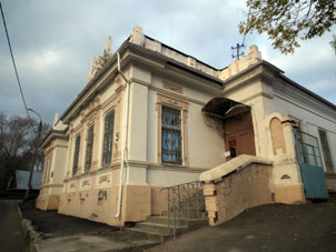 Casa antigua de ladrillos.