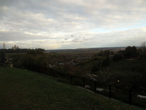 Vista a la ciudad desde la colina.