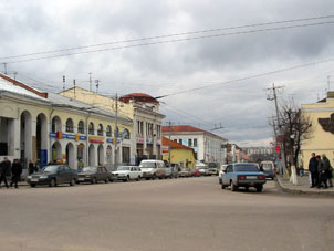Hileras comerciales en la calle Bolshaya Moskóvskaya.