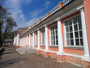 Palacio restaurado de la finca antigua de Vorontsovo.
