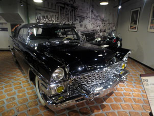 GAZ 13B "Chaika" (URSS 1959-1981).