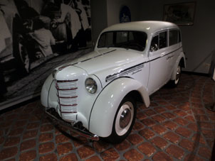 Moskvich 401 (AZLK, Moscú).