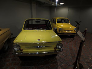 ZAZ 696M "Zaporózhets" coche soviético relativamente barato.