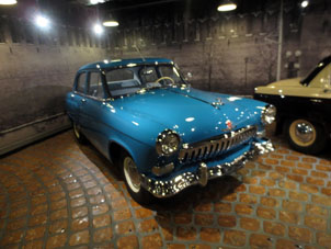 Coche GAZ M-21 "Volga" (URSS).