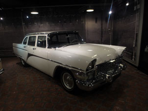 GAZ 13 "Chaika" (URSS 1959-1981).