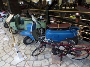 Motoscooter Tula-200 M "Turist" (URSS 1968-1971) y el Vyatka-3M (URSS 1973).