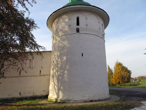 Kremlin (alcázar) de Aleksándrovskaya slobodá por fuera.