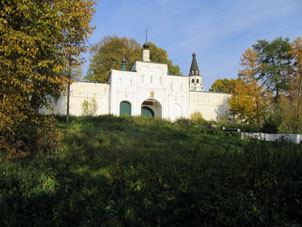 Kremlin (alcázar) de Aleksándrovskaya slobodá por fuera.