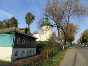 Kremlin (alcázar) de Aleksándrovskaya slobodá por fuera.