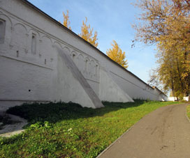 Kremlin (alcázar) de Aleksándrovskaya slobodá por fuera.