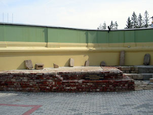 Restos arqueológicos de la mesquita de kan (jan) dentro del Kremlin (alcázar) de Kazáñ.