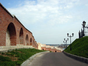 A lo largo de la muralla del Kremlin.