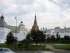 Kremlin (alcázar) de Kazáñ. Vista desde la ciudad.