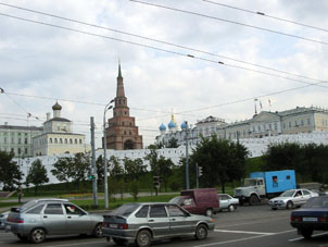 Kremlin (alcázar) de Kazáñ. Vista desde la ciudad.