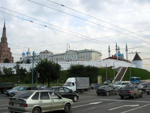 Kremlin (alcázar) de Kazáñ. Vista desde la ciudad.
