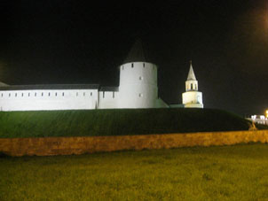 El Kremlin se ilumina por las noches.