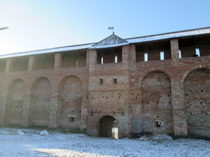 La muralla sureña por dentro del Kremlin (alcázar) de Kolomna.