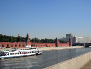 Kremlin desde el banco derecho del r&iacute;o Mosc&uacute;.
