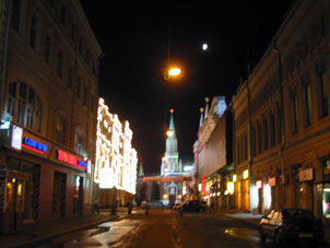 Kremlin por la noche desde la calle Nik&oacute;lskaya.