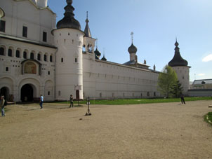 Entrada en la parte central del kremlin desde la norteña.