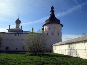 En el patio norteño del kremlin de Rostov el Grande.