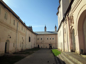 Callejón en la parte central del kremlin.
