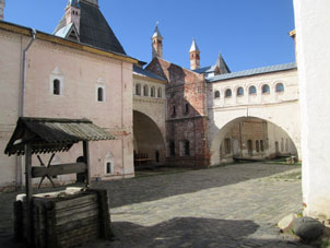 Callejón en la parte central del kremlin.