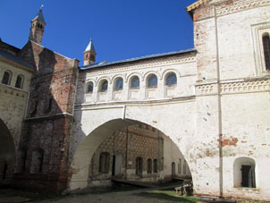 Callejón en la parte central del kremlin.