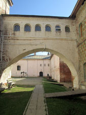 Callejón en la parte central del kremlin.
