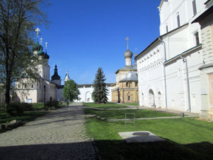 Callejón en la parte central del kremlin.
