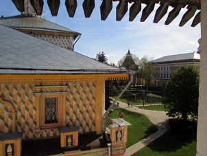 Vista a la iglesia de Juan Evangelista desde la muralla del kremlin.