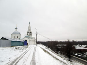 En el cerro del kremlin, se ubica una iglecia.