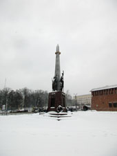 Monumento de los defensores de la Patria en diferentes guerras que pasaron en Smolensk.