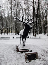 Estatua de venado traído como trofeo de la segunda Guerra Mundial de la c. de Königsberg.
