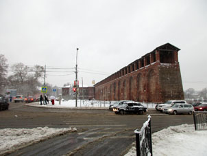 Entrada en el Kremlin de Smolensk desde la carretera Minsk-Moscú.