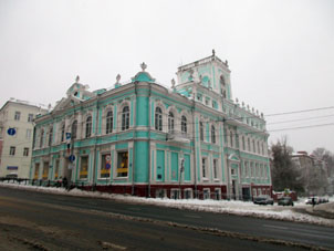 Casa antigua en la calle Bolshaya Soviétskaya.